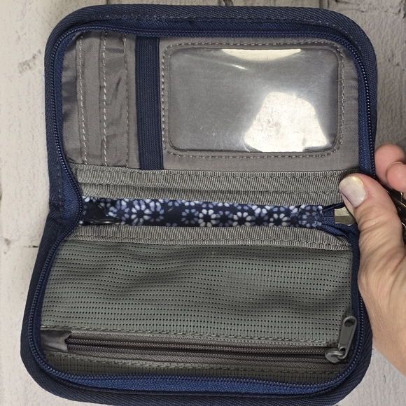 Eddie Bauer Blue and White Geometric Clutch with Adjustable Strap - Picture 7 of 10